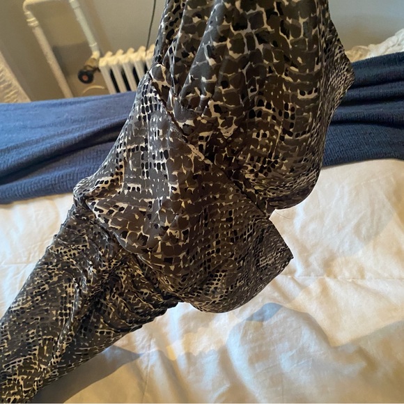 Parker bell sleeve long sleeve mini dress - Picture 5 of 10